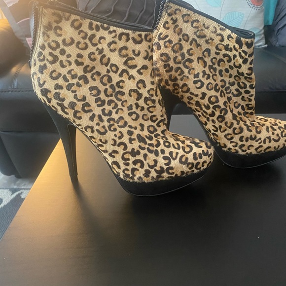 ALDO cheetah “fur” print booties. - Picture 2 of 4